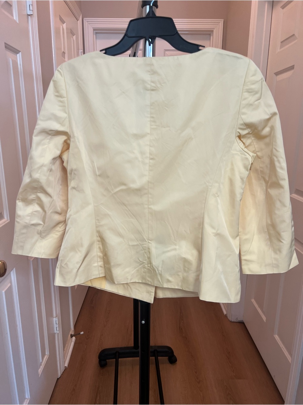 NWT - Escada Pale Yellow Scoop-Neck Tailored Women's Blouse - Picture 4 of 8